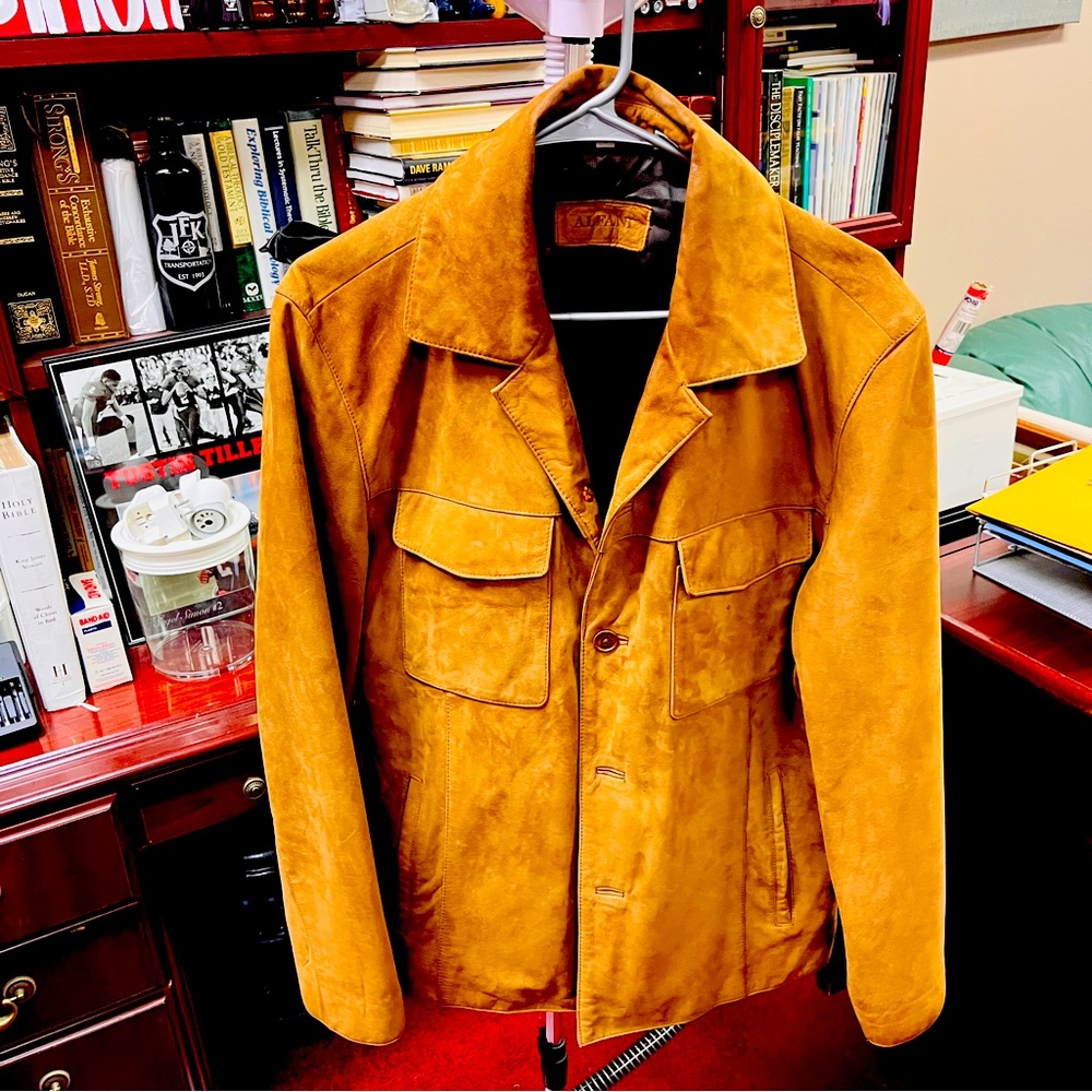 Alfini suede jacket size small adult, great outdoor piece